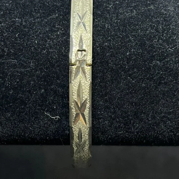 Vintage Silver Tone Starburst Hinged Bracelet (4001) - Picture 3 of 5